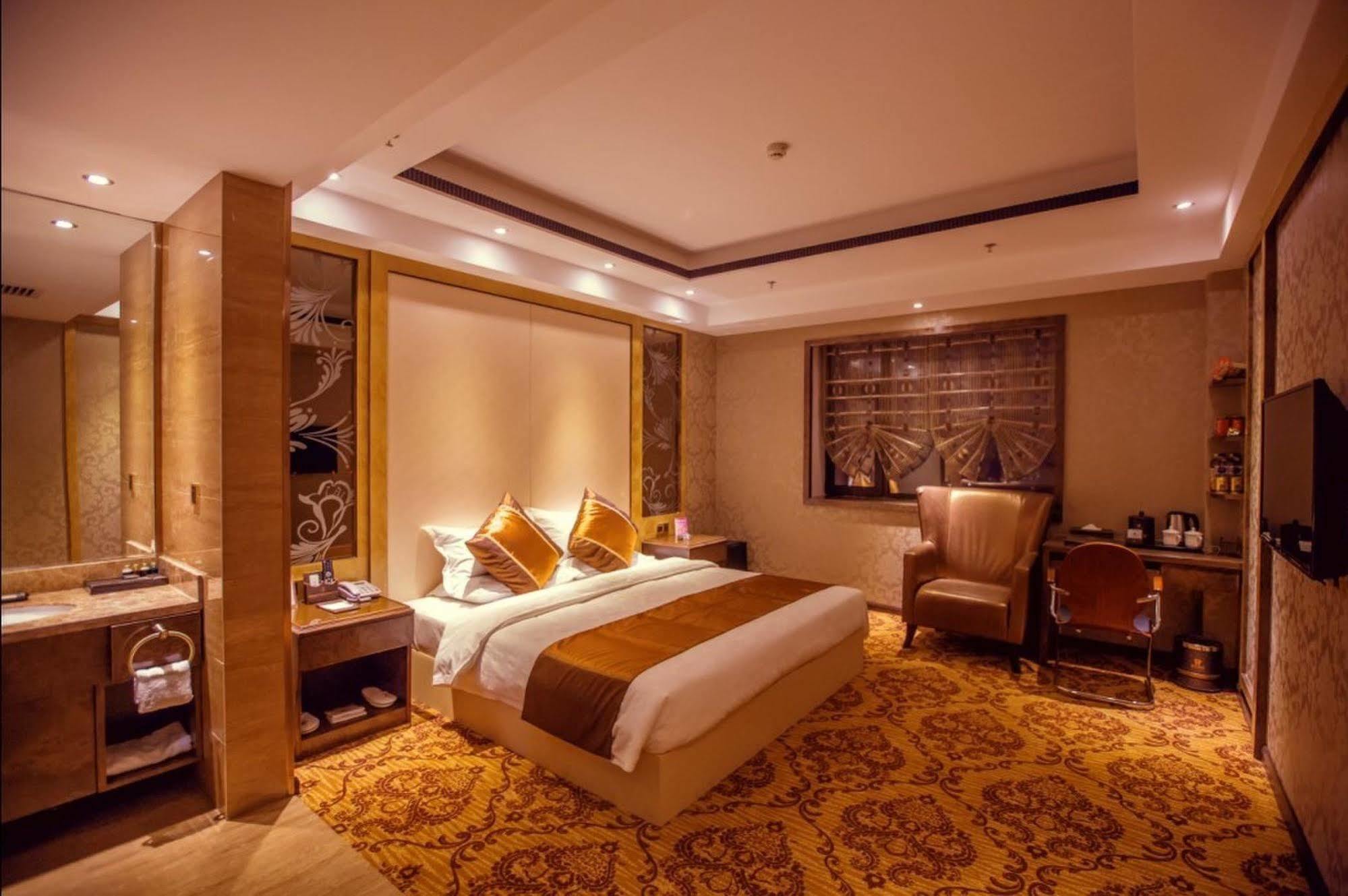 June Hotel Чанчунь Экстерьер фото