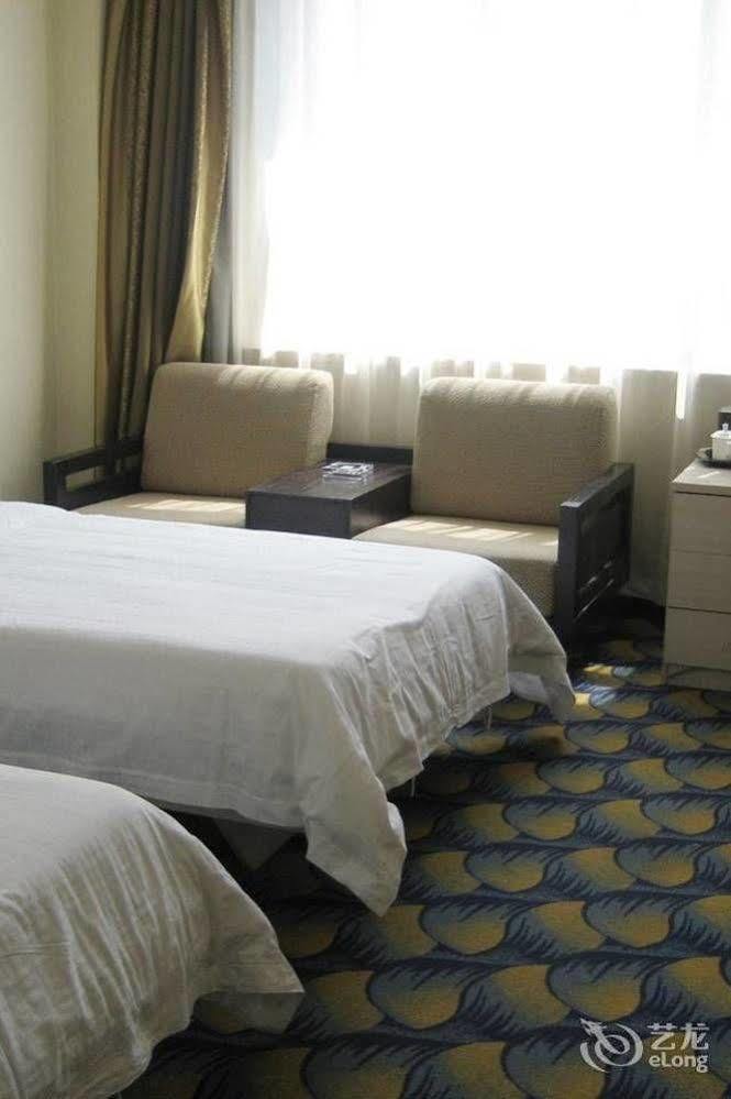 June Hotel Чанчунь Экстерьер фото
